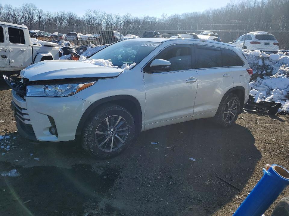 2018 Toyota Highlander se