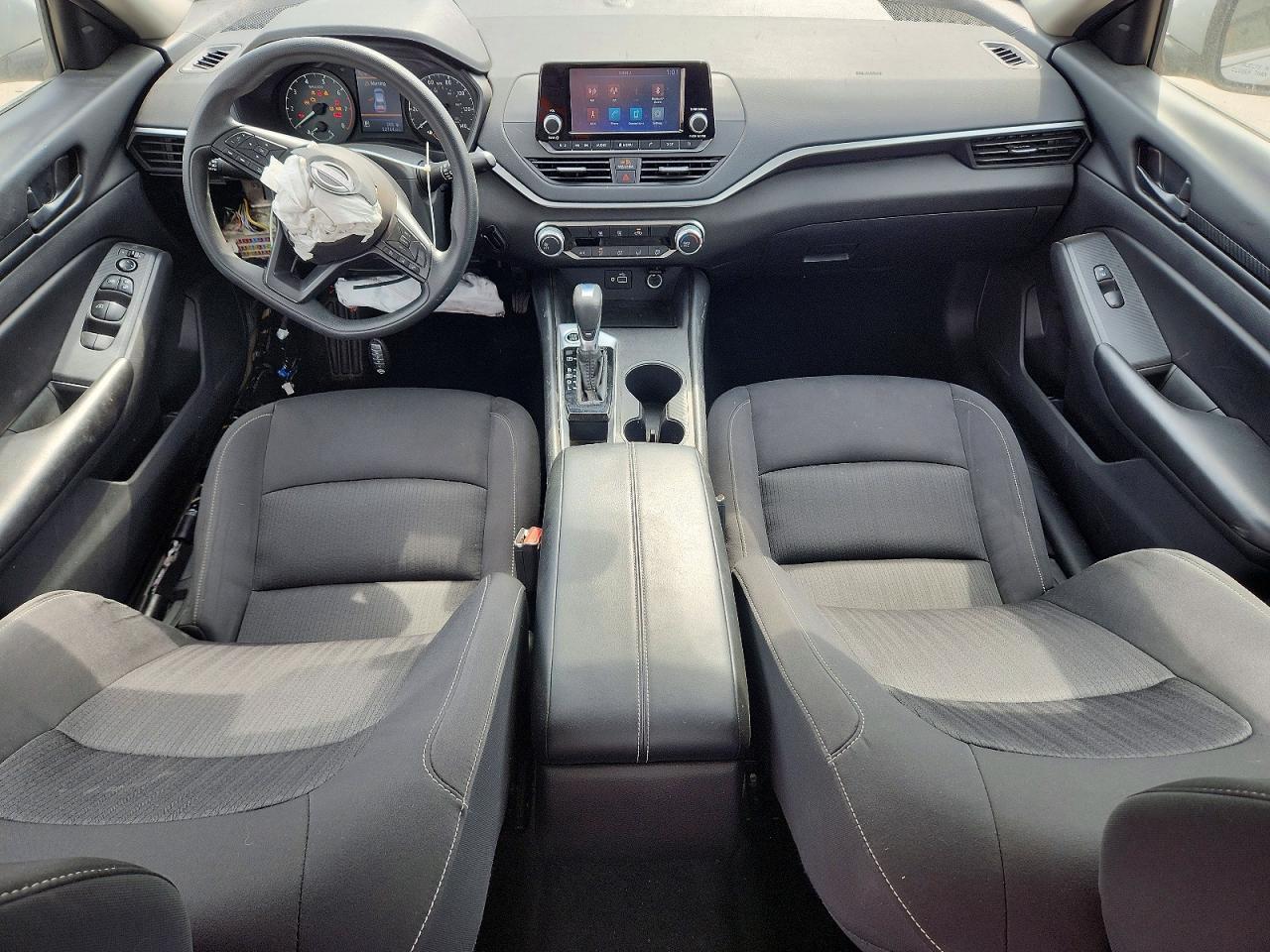 2023 Niss Altima