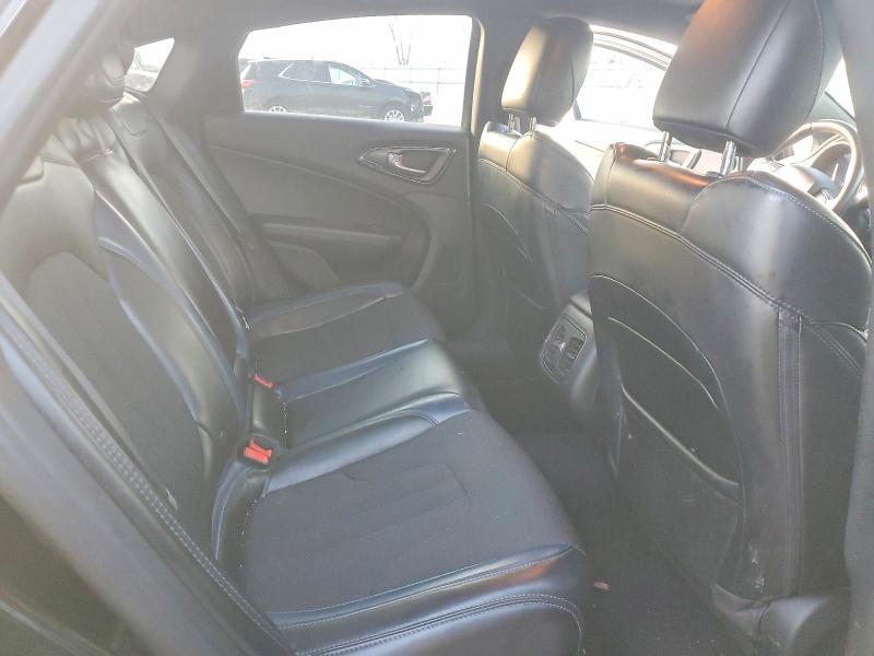 2016 Chrysler 200 s