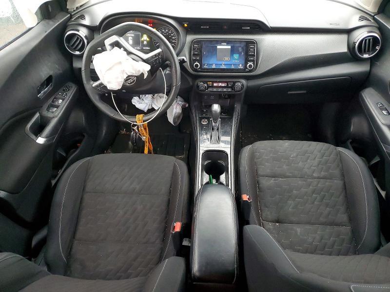 2022 Nissan Kicks sv