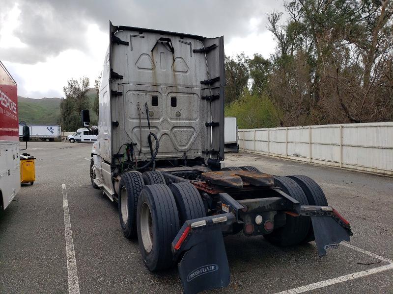 2016 Freightliner Cascadia 126 Semi Truck