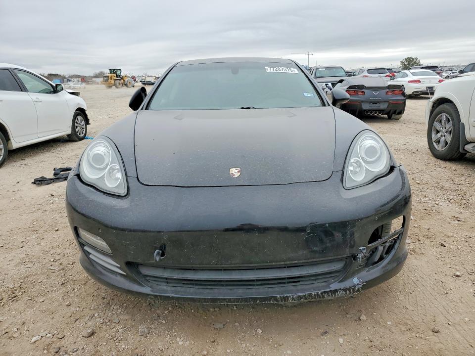 2011 Porsche Panamera 2