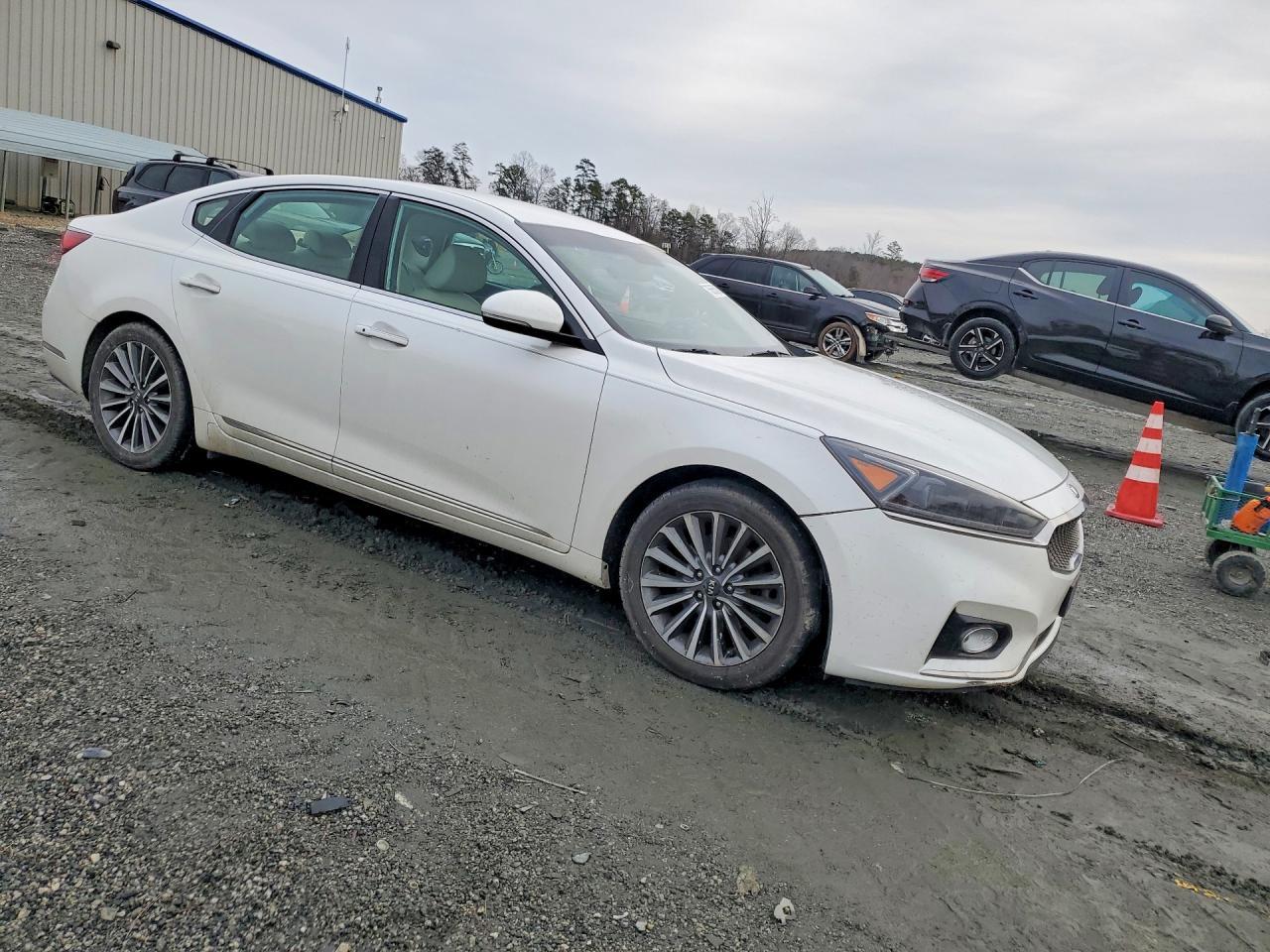 2017 KIA Cadenza Premium