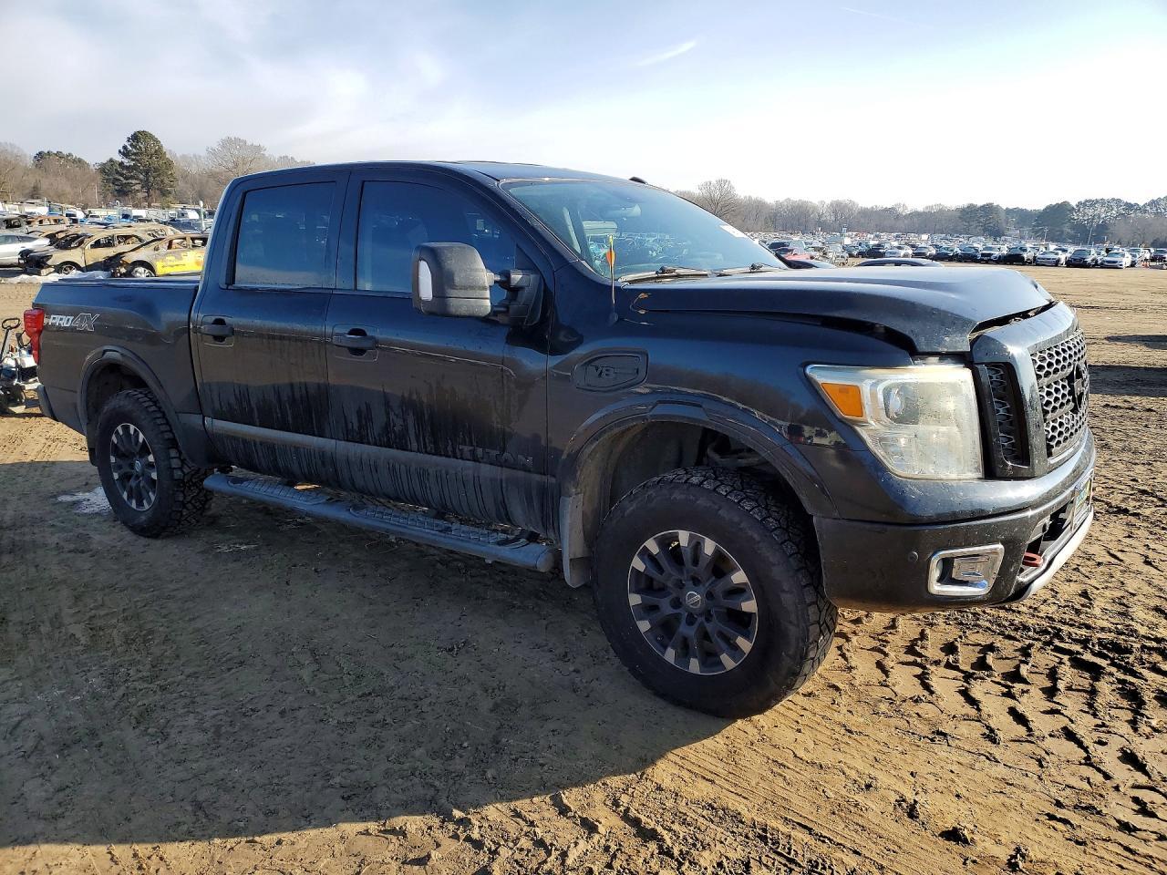 2017 Nissan Titan sv