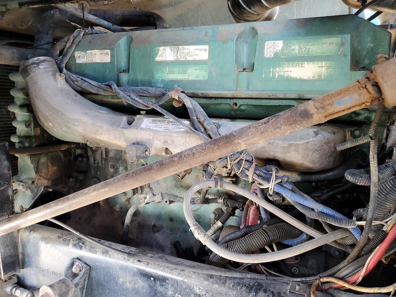 2000 Freigliner 2000 Freightliner Convention Semi Truck