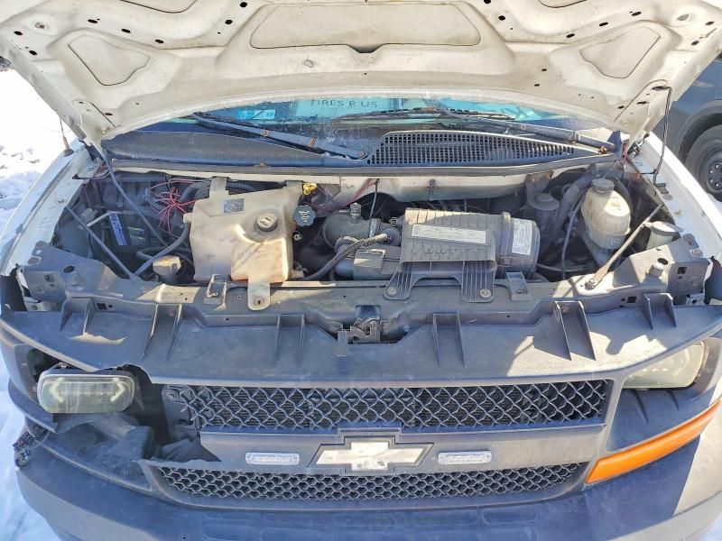 2003 Chevrolet Express Delivery Truck