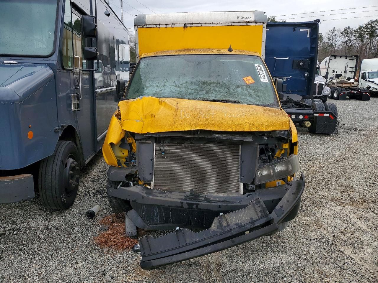 2023 GMC Savana CUT-BOX Truck