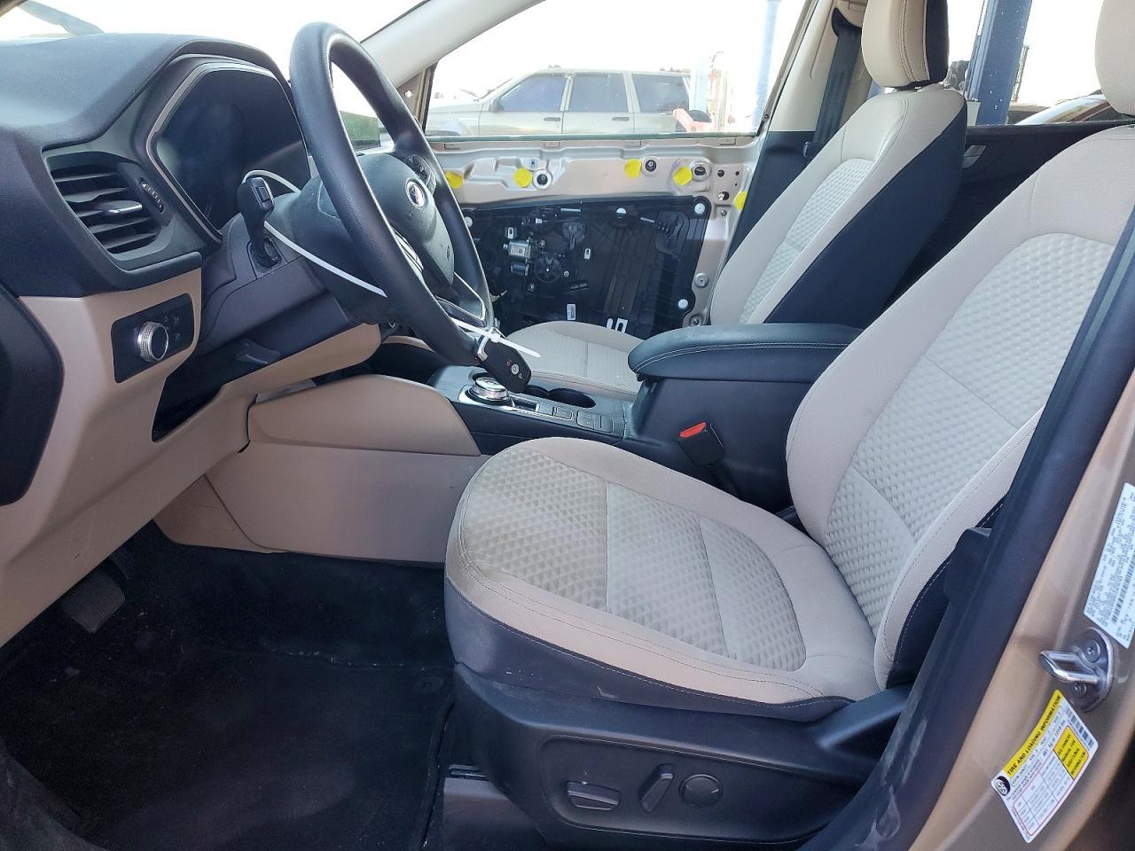 2020 Ford Escape se