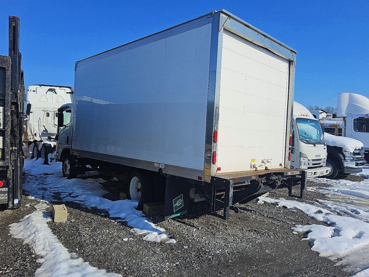 2023 Isuzu NPR HD-BOX Truck