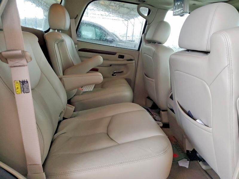 2004 Cadillac Escalade Luxury