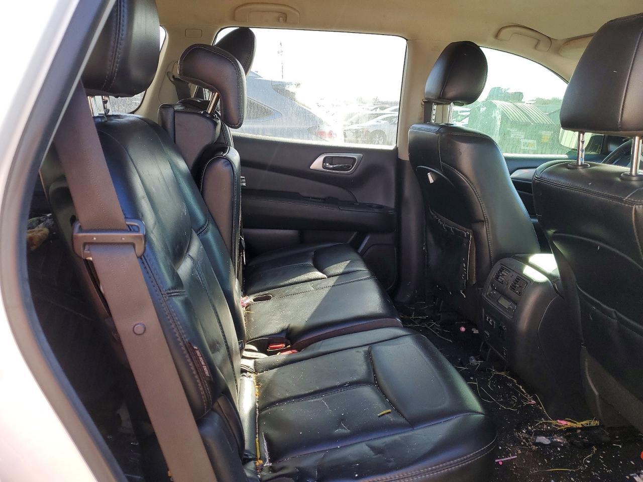 2019 Nissan Pathfinder s