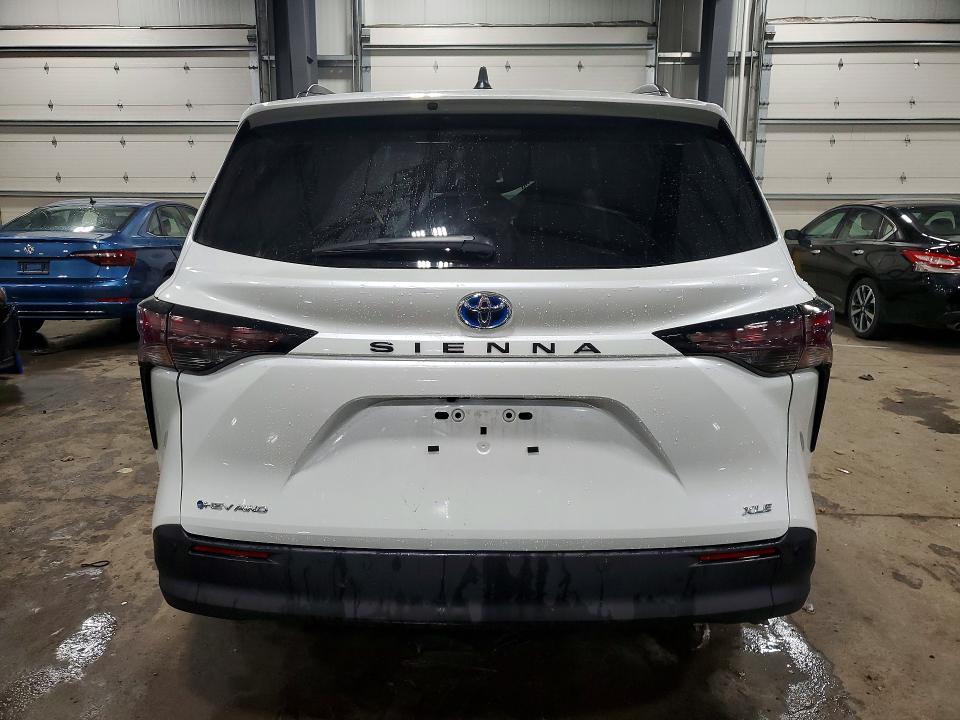 2025 Toyota Sienna xle