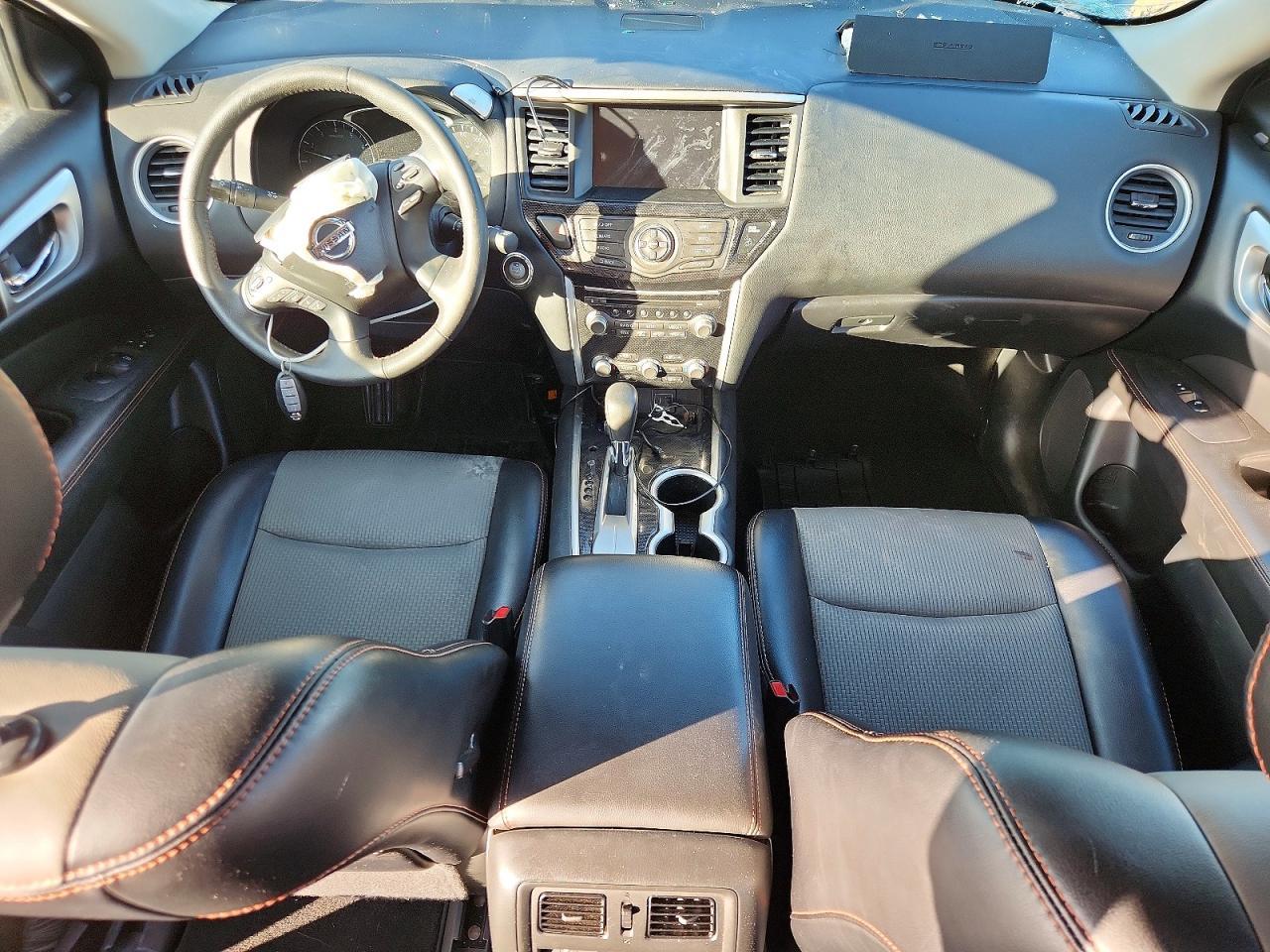 2019 Nissan Pathfinder sv