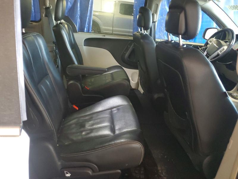 2016 Chrysler Town & Country Touring l