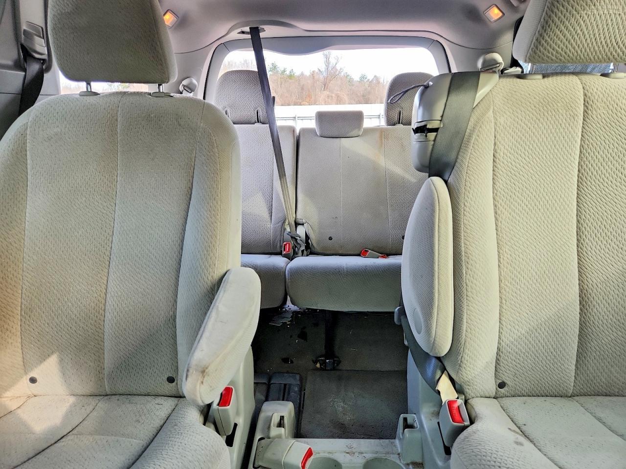 2013 Toyota Sienna le