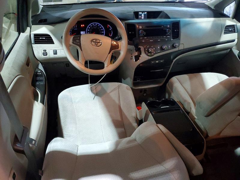 2011 Toyota Sienna le 7-passenger