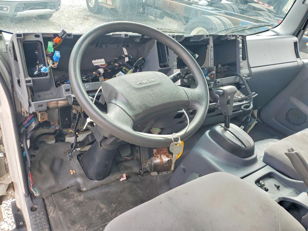 2019 Isuzu NRR Refrigerated BOX Truck