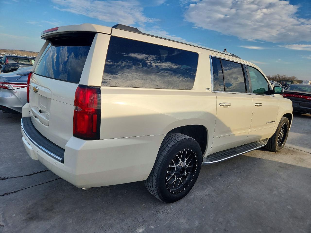 2015 Chevrolet Suburban C1500 ltz