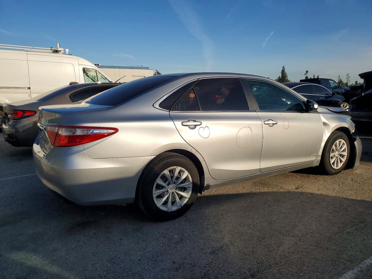 2015 Toyota Camry le