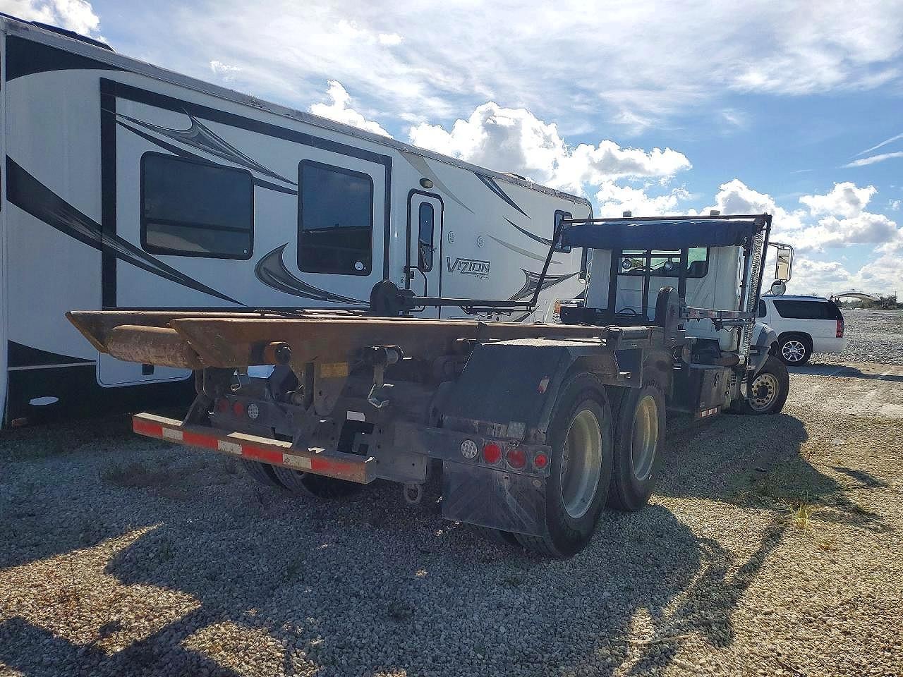2018 Mack 800 GU800-Semi Truck