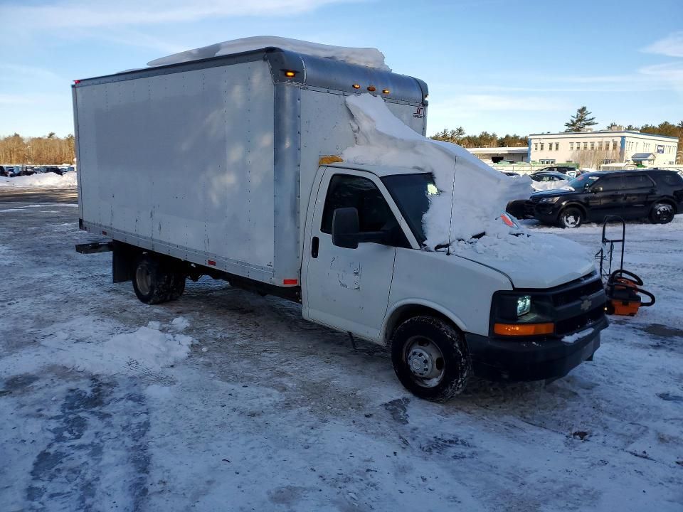 2013 Chevrolet Express box Truck
