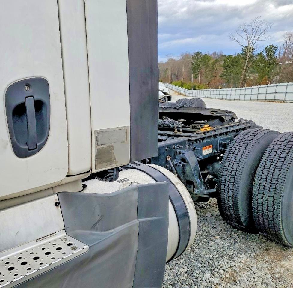 2016 Freightliner Cascadia 125 Semi Truck