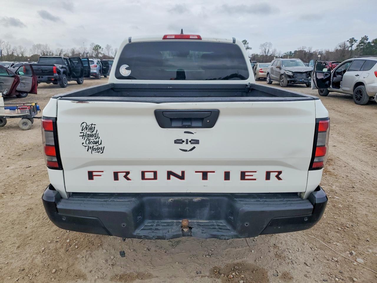 2022 Nissan Frontier s