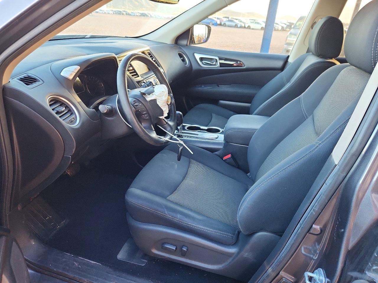 2017 Nissan Pathfinder sv