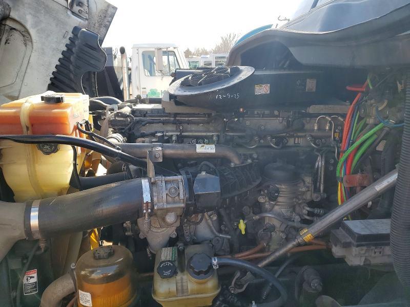 2015 Freigliner 2015 Freightliner Cascadia 125 Semi Truck