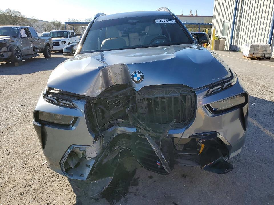 2023 BMW X7 M60i