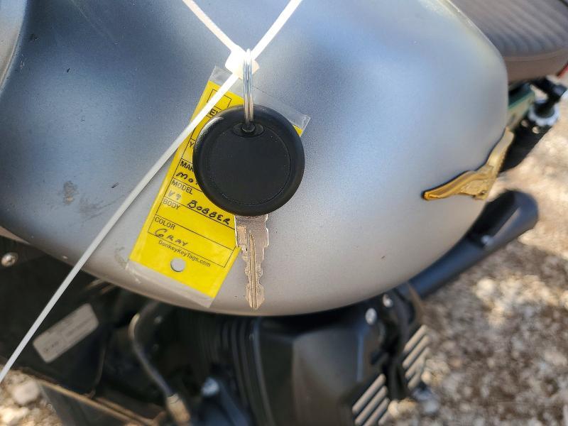 2022 Moto Guzzi V9 Bobber