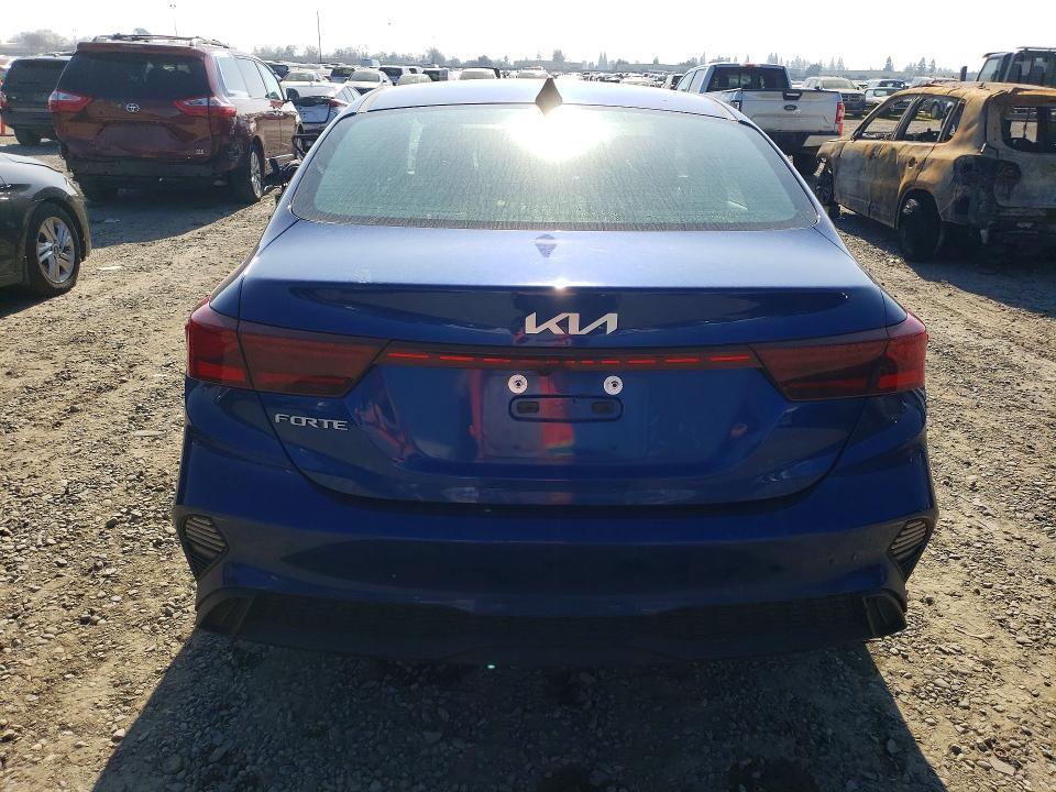 2024 KIA Forte lx