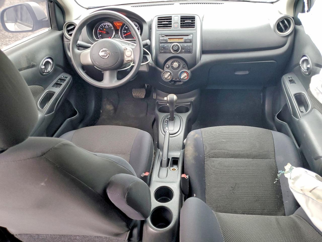 2013 Niss Versa s