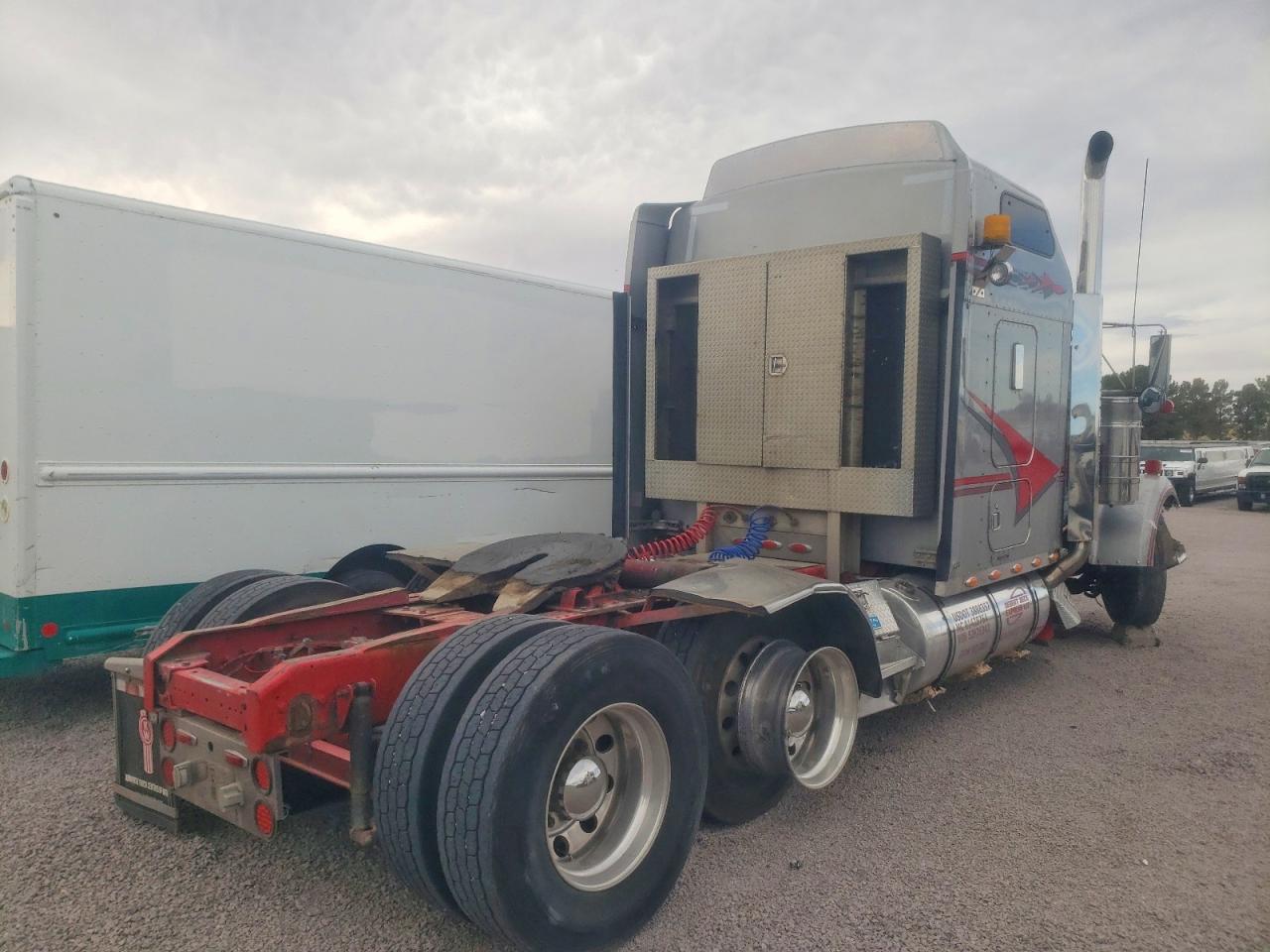2005 Kenworth W900 Semi Truck