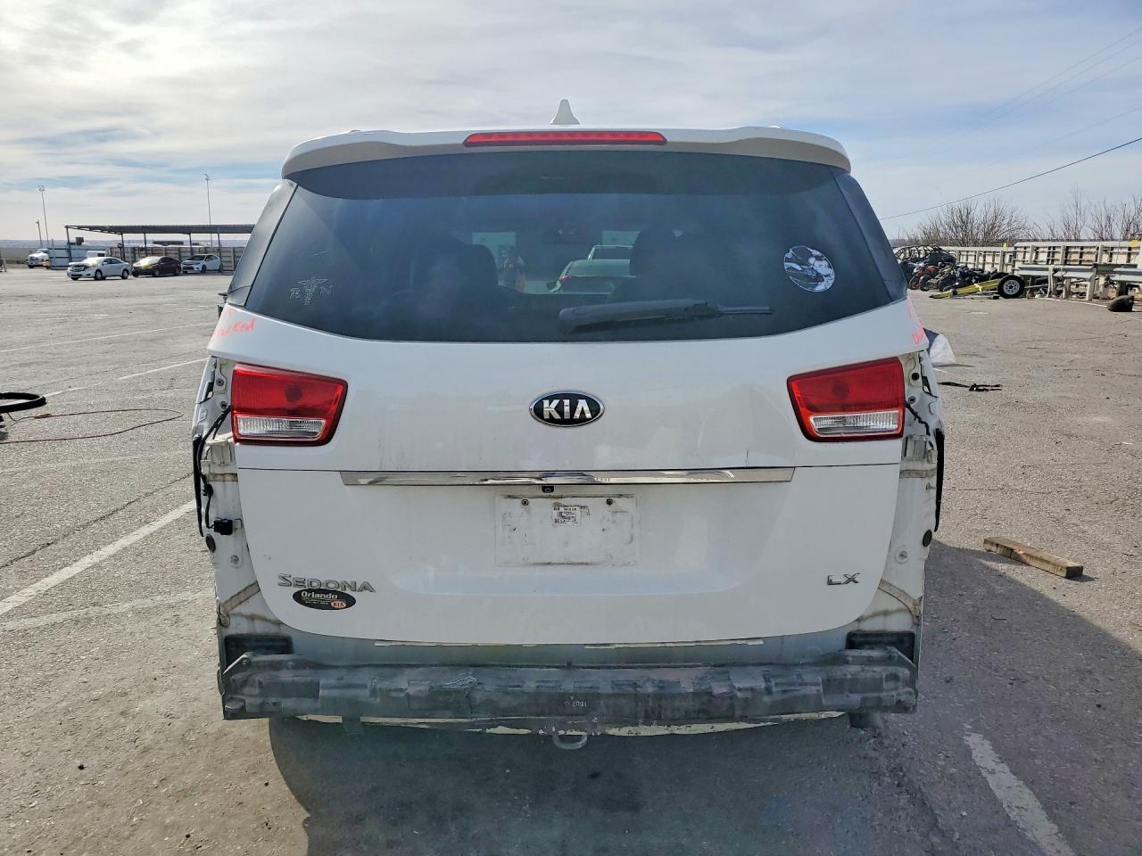 2016 KIA Sedona lx