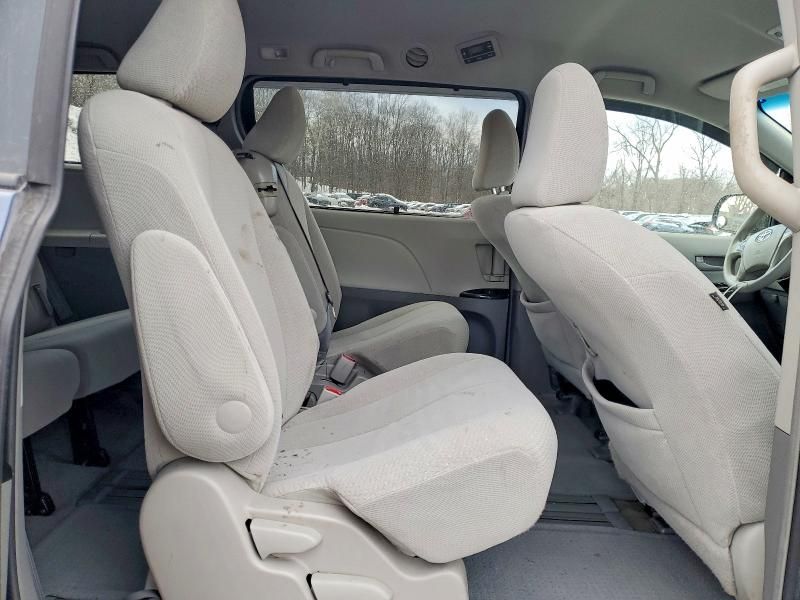 2014 Toyota Sienna le
