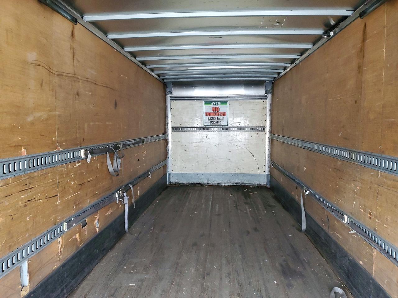 2016 Freightliner Business Class M2 BOX Truck