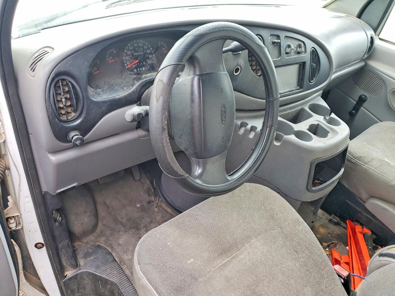 2002 Ford E350 BOX Truck