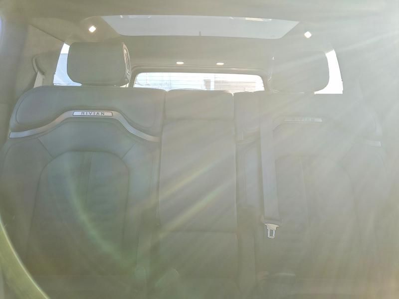 2024 Rivian R1S Adventure