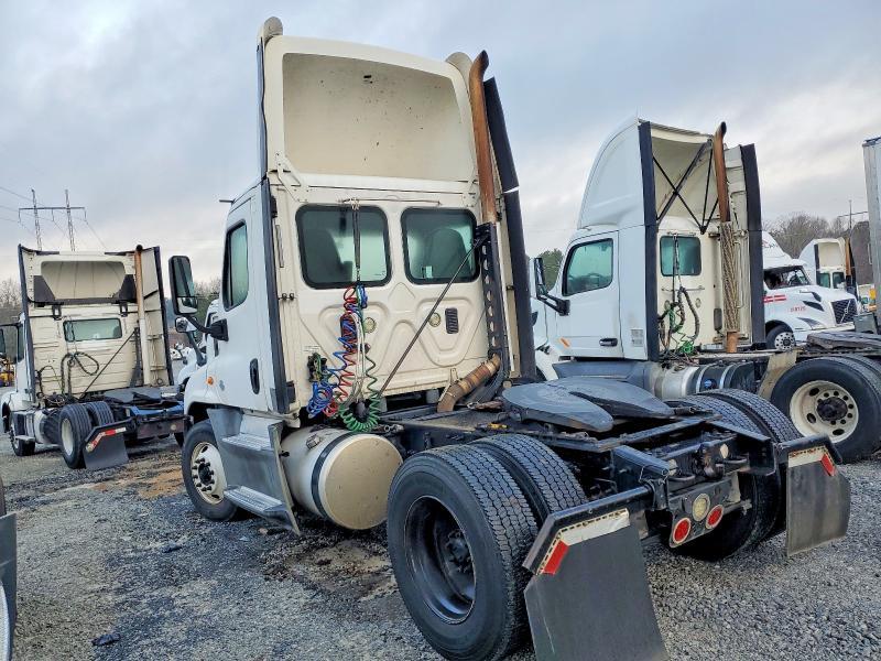2016 Freightliner Cascadia 125 Semi Truck