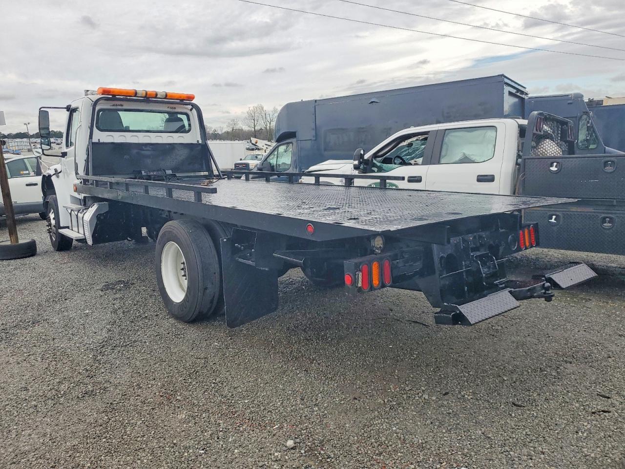2016 Freigliner 2016 Freightliner M2 106 MED