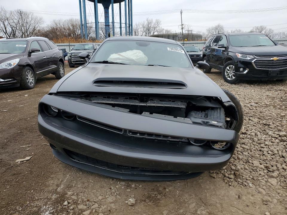 2016 Dodge Challenger r