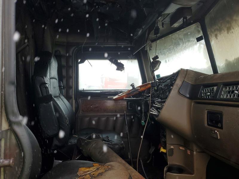 2005 Peterbilt 379 Semi Truck
