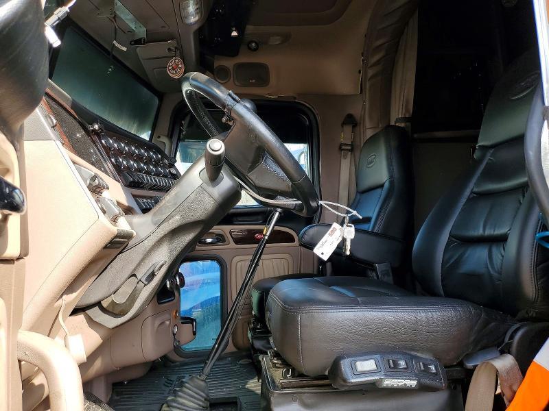2023 Peterbilt 389