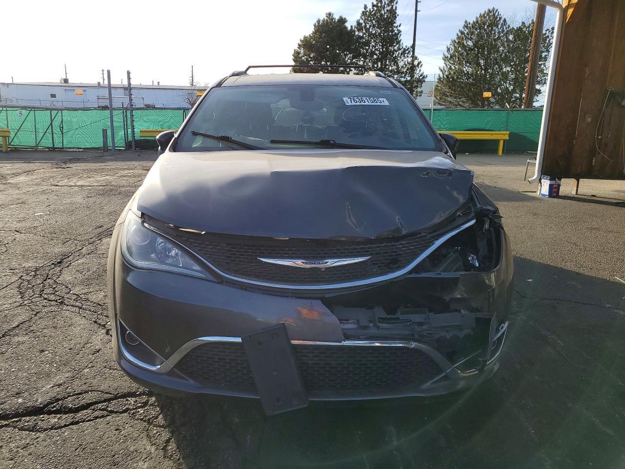 2019 Chrysler Pacifica Touring l