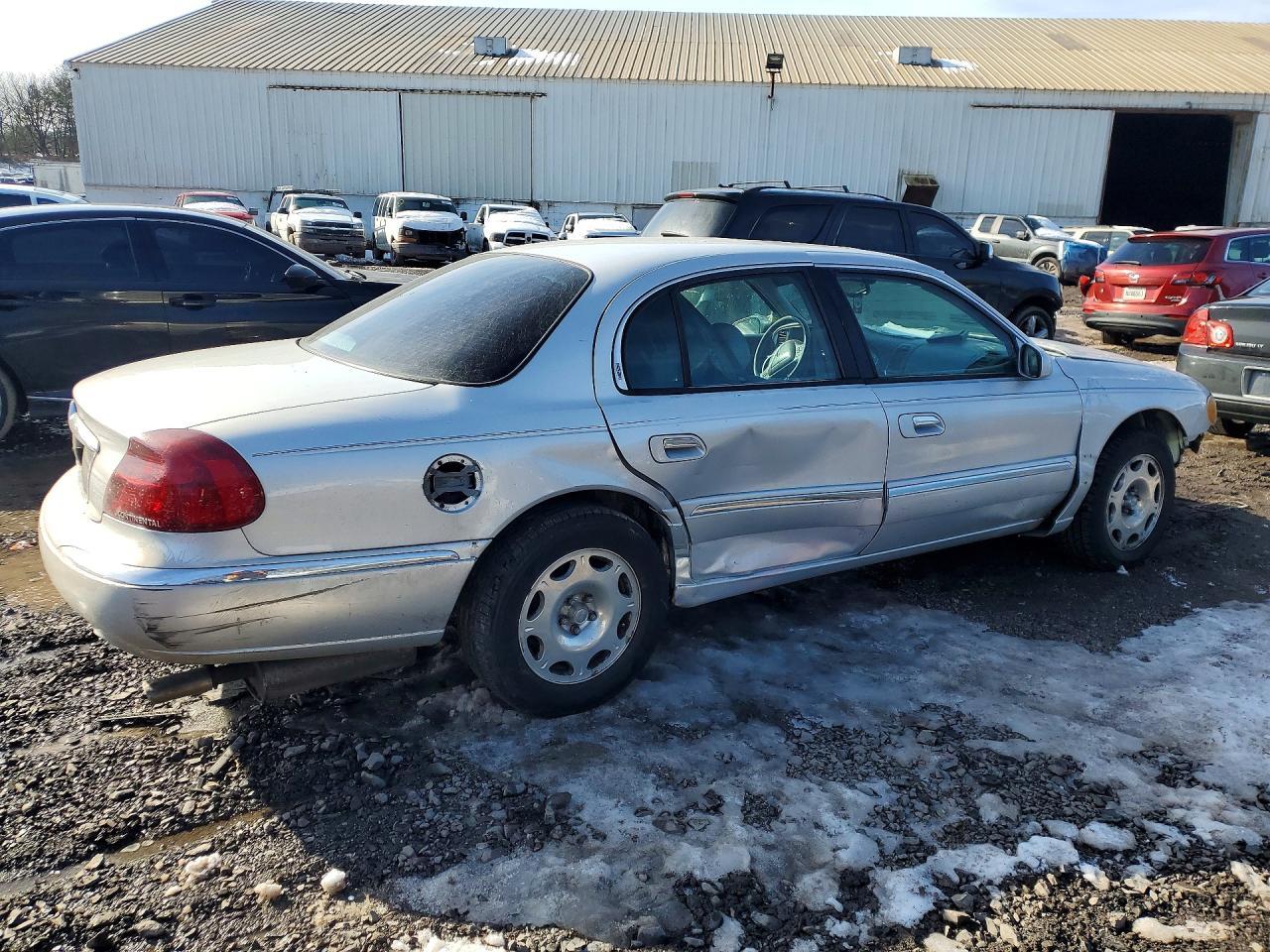 2002 Lincoln Continental