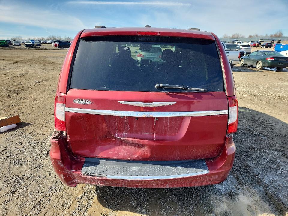 2013 Chrysler Town & Country Touring l