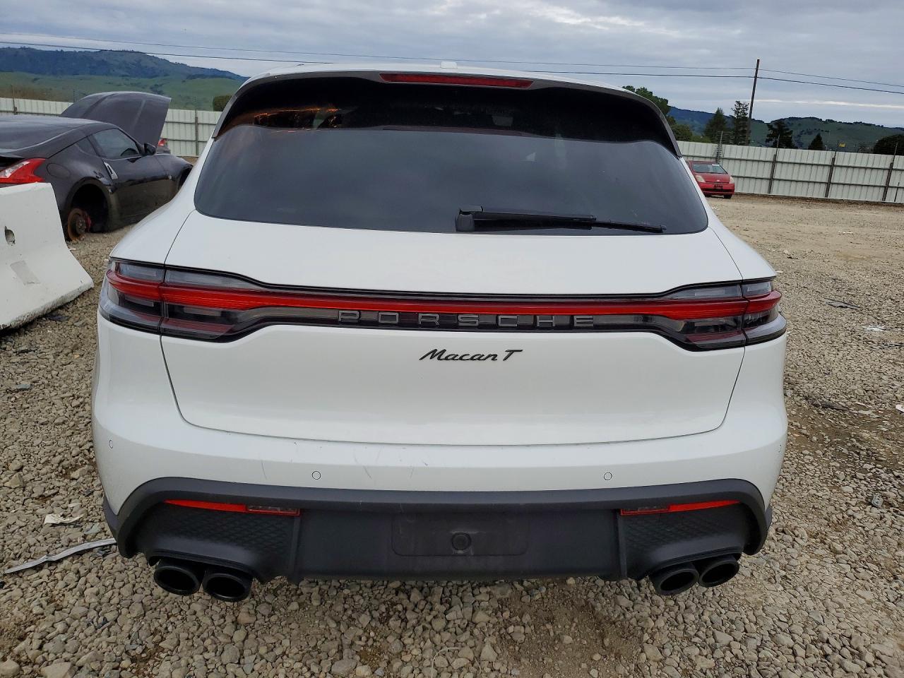 2024 Porsche Macan Base