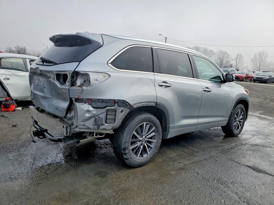 2017 Toyota Highlander se