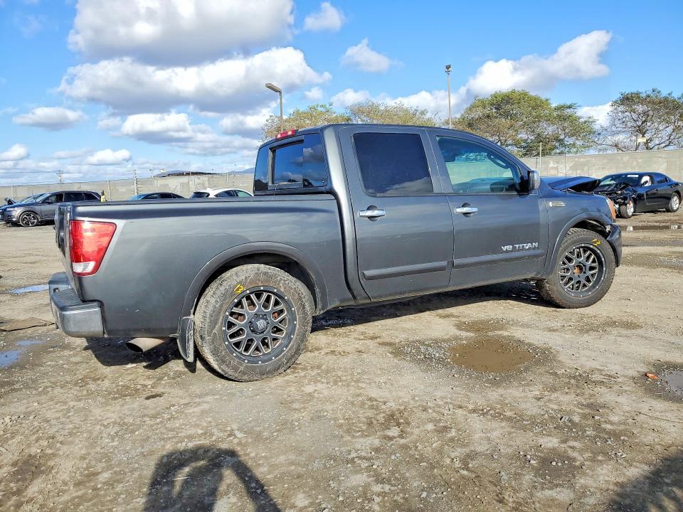 2011 Nissan Titan SV
